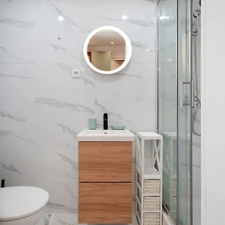 Renting - Barberis - Unique Getaway 2-room With Rooftop Terrace 니스